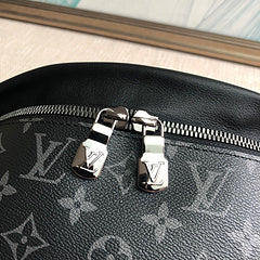 l**is V*t*n m44336 discovery bumbag